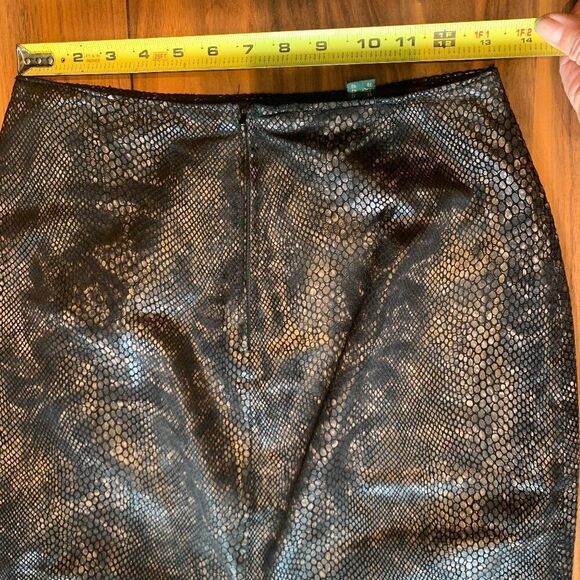 Danier leather skirt and jacket suit, leather, python texture, EUC, lined, sz 8 - Picture 8 of 16